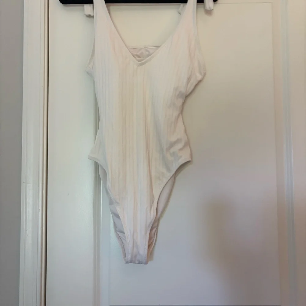 Shade & Shore Women’s  Cream Tummy-Smoothing One Piece Swimsuit